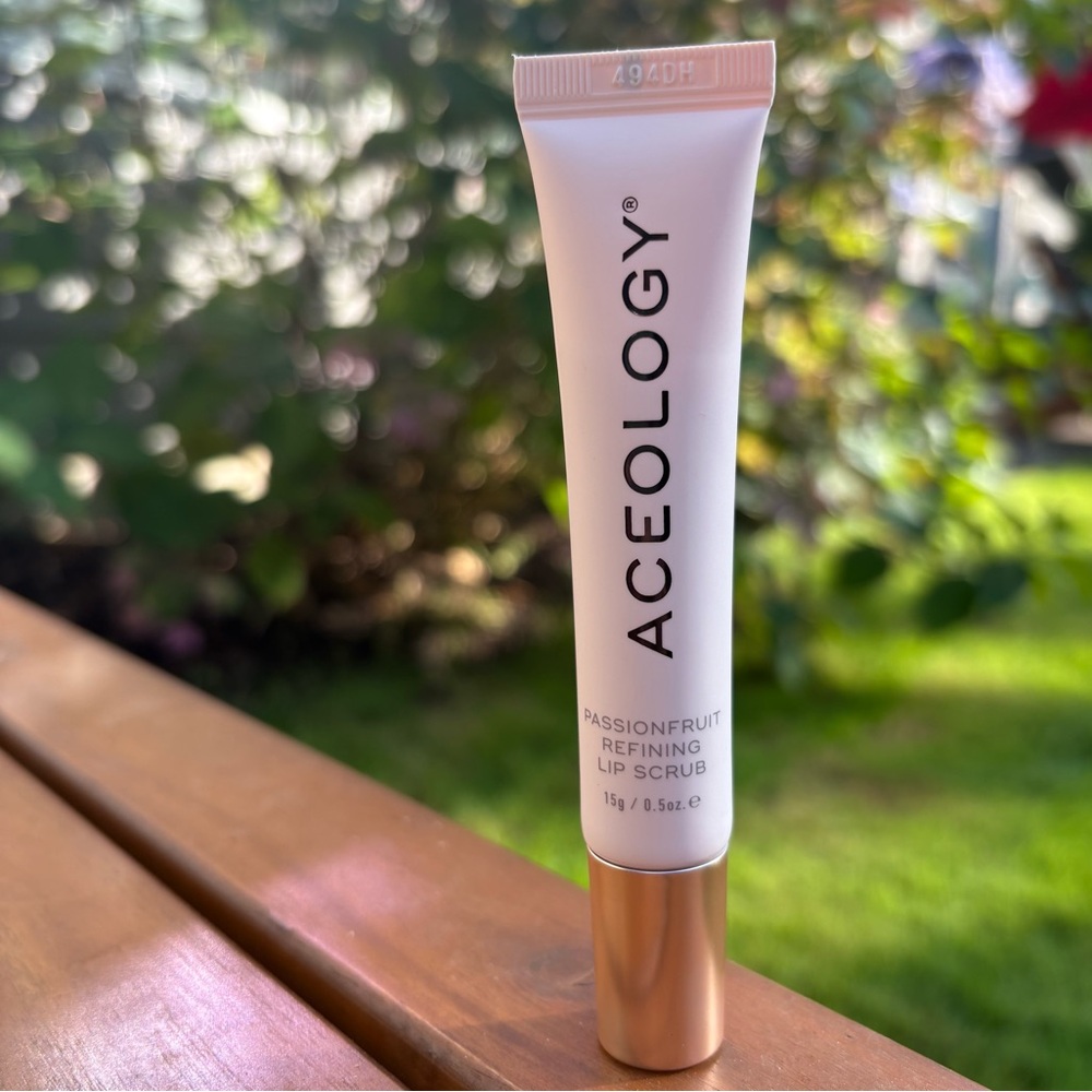 ACEOLOGY Passion Fruit Refining Lip Scrub Softens & Smooths